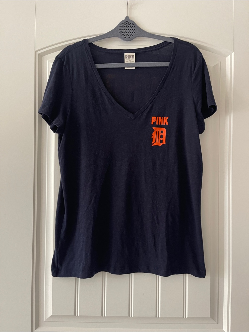 PINK Victoria’s Secret Detroit Tigers V Neck T Shirt Large